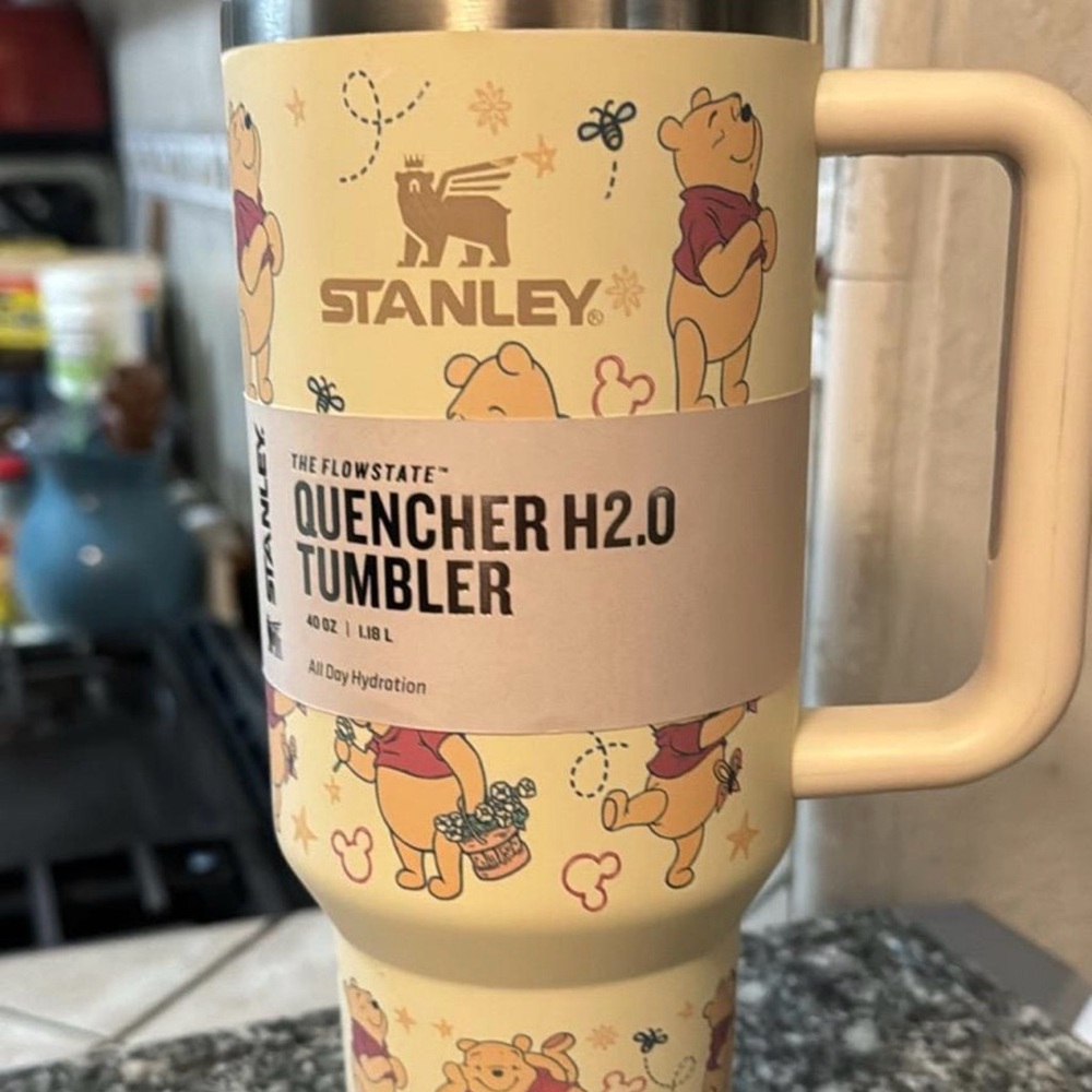 Stanley Quencher H2.0 Tumbler – Winnie the Pooh Yellow